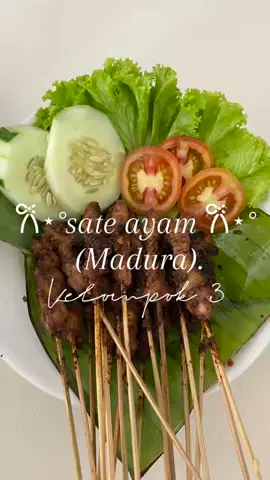 tugas dari kelompok 3 membuat iklan #makananindonesia  #satemadura #sateayam #praktek #prakarya #fy #fyp 