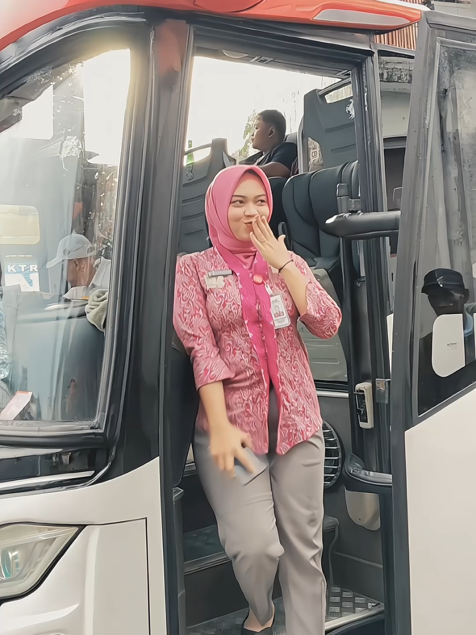 #bestpremium #bestpremiumlovers #bestpremiumantares #pramugari #pramugaribus #pramugaribestpremium #busmania #busmaniacommunity #busmaniaindonesia #busakap #ayonaikbus #videobus #fyp #fyppppppppppppppppppppppp #fypage #fypシ゚ #fypp #foryou #foryoupage #pageforyou #4u #xyzbca #bismilahfyp #masukberanda #lewatberanda #trend #trending #trendingtiktok #videoviral #dennycaknan #dcproduction 