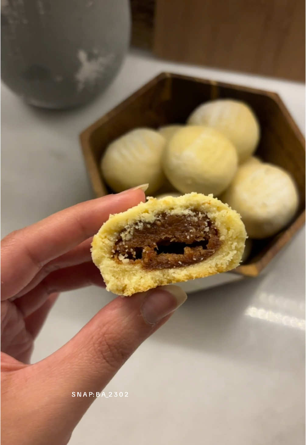 أسهل وألذ معمول تمر ممكن تسوينه في البيت! 👩🏻‍🍳 الطعم يذوب بالفم حرفيًا 🤤 جربوه وقولوا لي رأيكم 💬 الحلا الشرقي اللي مستحيل نستغني عنه في كل مناسبة  #fyp #foryou #foryoupage #اكسبلور #تيك_توك #tiktok_arab #معمول #معمول_تمر #وصفات_سهلة #طبخ_بيتي #حلويات_سريعة #اكل_بيتي #RamadanCookingRecipes #معمول_العيد #تيك_توك_السعودية  #طبخ #معمولاتي  #معمول_التمر #معمول_هش  #معمول_تمر 