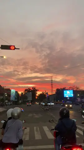 Lampu merah + Sunset 😍 #jepara #sunset #fypage 