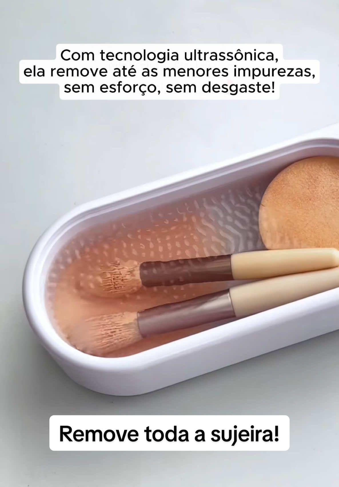 Você não vai acreditar no resultado! Essa Máquina de Limpeza Ultrassônica usa vibração de alta frequência pra remover toda a sujeira dos seus óculos, joias e até relógios! 💍👓⌚ É só colocar na água, apertar o botão e ver a mágica acontecer! 😱💦 Adeus sujeira invisível, olá brilho de novo! #LimpezaUltrassônica #MáquinaDeLimpeza #CleanTok #DicaTikTok #ViralDoDia #TecnologiaQueFunciona #ÓculosLimpinhos #JoiasBrilhando #RelógioNovo #TikTokBrasil #dafu #dafushop #dafubrasil 