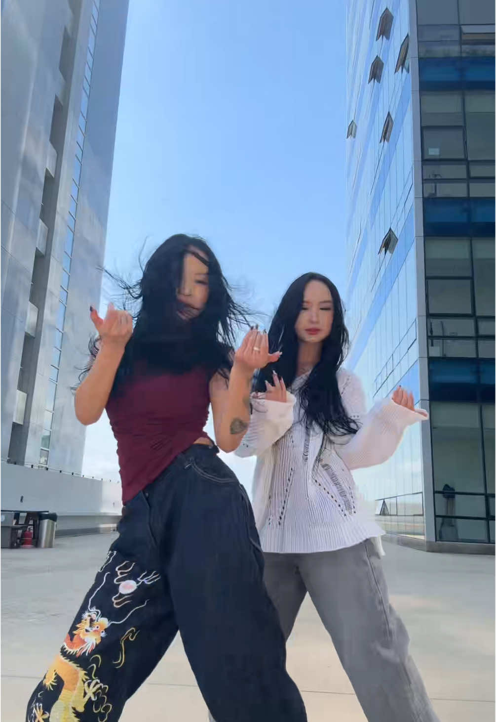 Было очень ветрено 💨🙈 #fyp #foryou#twins #dance#ikon#rhythmta#trend#viral#tiktok#kpop#ilovekorea#추천