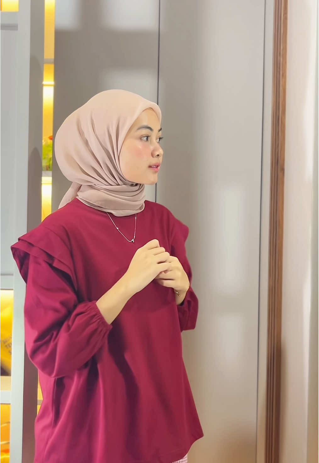 outfit mager tapi nyaman + stylish. wearing shirt by @FINESONA <3 ⭐️