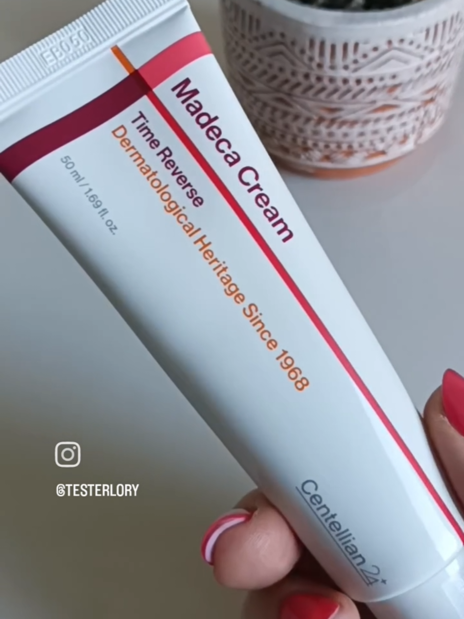 Grazie a @ohmybeloved  ho ricevuto Madeca Cream Time Reverse di @centellian24_official  Si tratta di una crema per il viso che contiene TECA altamente concentrata La sua texture densa e ricca penetra in profondità nella pelle, lasciandola idratata e nutrita e migliora immediatamente l'elasticità, riducendo il rilassamento cutaneo La consiglio chi, come me, ha la pelle secca e disidratata o a chi ha necessità di un prodotto con effetto anti età mentre trovo che non sia il prodotto giusto per chi ha la pelle mista o grassa  #giftedby #ohmybeloved #centellian24 #kbeauty #kbeautyproducts #kb #kbeautylover #kbeautyaddict #koreanskincare #kbeautyskincare #skincare #timereverse #madeca #madecacream #madecacretimereverse #beauty @Centellian24 @centellian24 offical @Centellian 24 USA