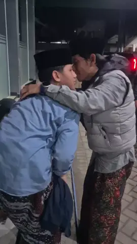 Masya Allah...🥺🤲🏻20-05-25#fyppppppppppppppppppppppp #fypシ゚ #brandatiktok #viral #fpy #fypage #santri #fyp #f #fffffffffffyyyyyyyyyyypppppppppppp #nderekyai #gusdlowi #demak 