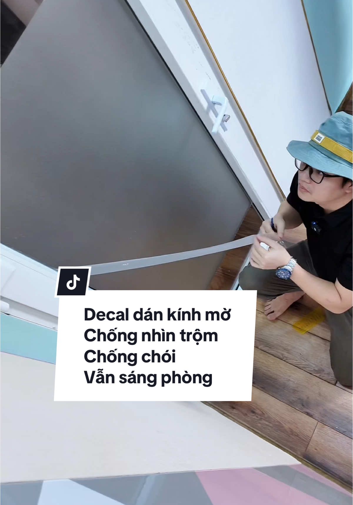 Decal dán kính mờ chống nhìn trộm, chống chói mà vẫn giữ được sáng phòng! Cực thích hợp cửa hoặc cửa sổ cho nhà ở, cửa hàng, văn phòng, các vách ngăn kính #decaldankinh #dankinhmo #giaydankinh #decor #mittocao #caitaonha 