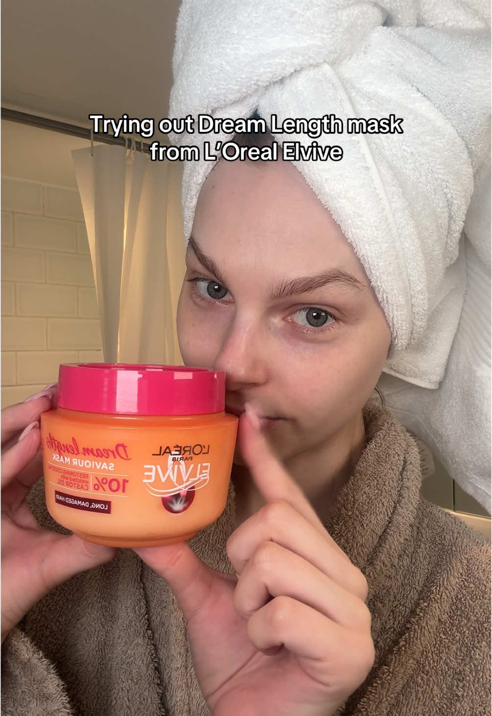 My first time trying the @L’Oréal Paris Elvive Dream Lengths Saviour hair mask! What do you think? 🤔 #loreal #lorealelvive #elvive #dreamlengths #elvital #hairmask #haircare #drugstore #affordablehaircare #dryhair #longhair 