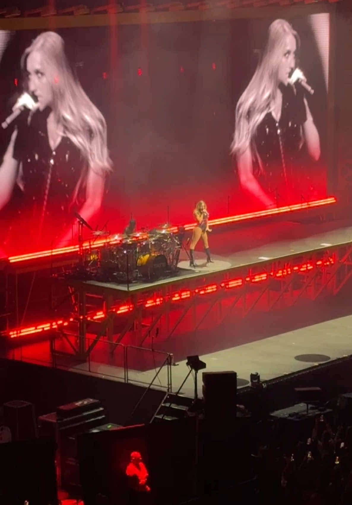 Amazing #performance from @tate mcrae last night @The O2 #london was lit 🔥 Thanks @Cozmos Hospitality for the amazing seats!! @Jordan Philbey #vip #londonconcert #tatemcrae #singersongwriter #amexlounge #hospitality #vipteam #influencer #experiences #concert #o2london #londontiktok #show #liveshow #fyp #tatetour 