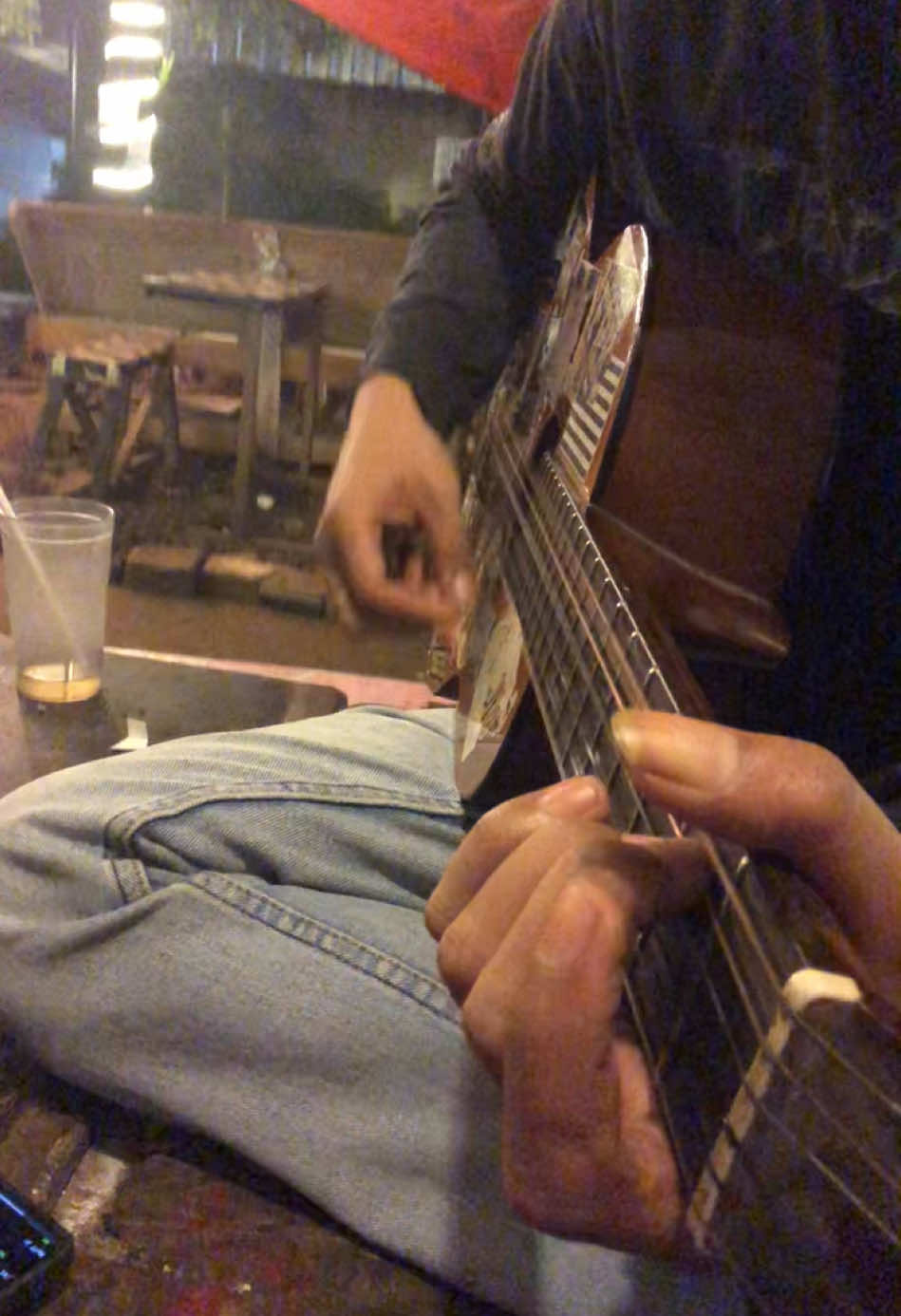 Sumpah mati 🎶  #VoiceEffects #fyp #fypシ #melodigitar #introgitar #gitartongkrongan #gitarcover #genjrengangitar #cover #nyanyibareng #tempatnongkrong #powerchord #petikangitar #sumpahmati #nidji 