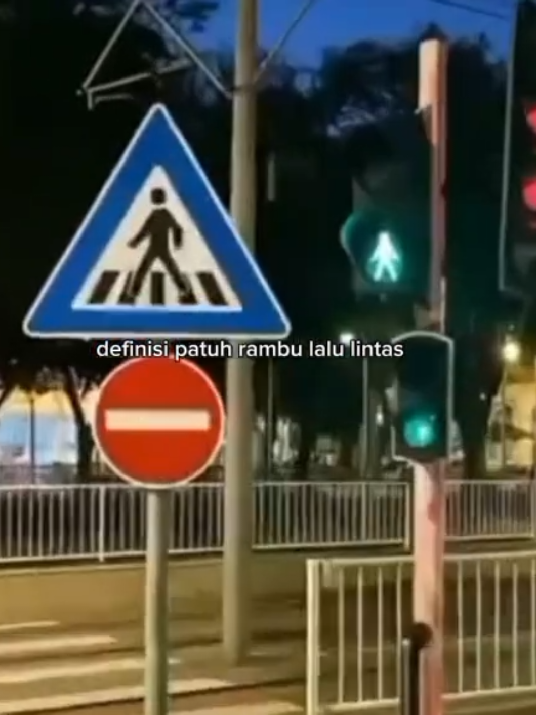 ya nggak salah sih, tapi salah, tapi bener 😭 #fyp #videoviral #videolucu #core #fyp #xybca #foryou #fypage #taatrambulalulintas #patuhirambulalulintas #funnyvideos #trafficsigns #hiburan #ngakak #jangandiseriusin #berjalantanpamu #xybca #obatstress #moodbooster #ketawakocak #videocompilation #jokes #bercanda 