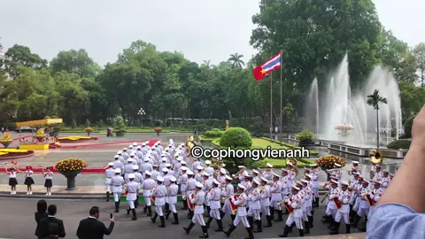 Xưa kêu mua pocket 3 thì tiktok gọi tôi lên xu hướng luôn. Thế mà mua pocket rồi mà đây là sản phẩm của tôi 🙂  Hôm quay ở Quảng trường Đỏ thì bấm kiểu gì đến đúng đoạn có đoàn Việt Nam thì máy k ghi. 🙂 Quê lắm định k nói ra nhưng mà phải nói ra chi quê lần sau mà còn nhớ 🥴  Đoàn nghi lễ quân đội tại lễ đón Thủ tướng Thái Lan hôm vừa rồi, k nhớ ngày. #cophongvienanh #nguyenhongpva #chupanh #chuyennghe #phongvienanh #nghilequandoi #quandoinhandanvietnam #chubodoi 