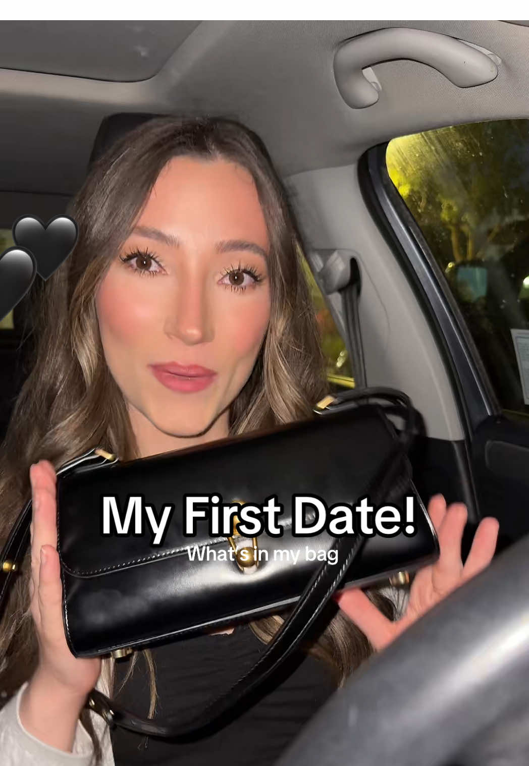 I went on a date - here’s what’s in my bag! 👀🩷 #whatsinmybag #date #datingagain #viral #fyp #firstdate #purse #affordablebags #safetytips #forwomen #startingover #divorcediaries #movingon 