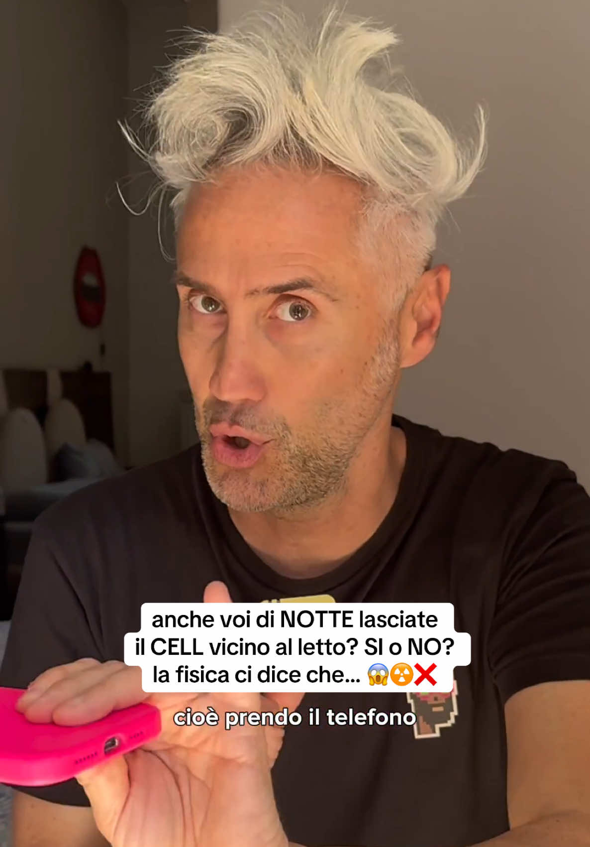 Ma è pericoloso dormire con il telefonino accanto alla testa? È una questione di fisica #lafisicachecipiace #fisica #lafisicachecipiacekids #scuola #vincenzoschettini