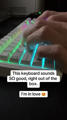I posted about this 1 year ago!  And while my partner isn't a fan of clicky keyboards, I still use this on the conputer in my workshop. Sounds SOOOO good! 😁 #techmakesart #keyboard 