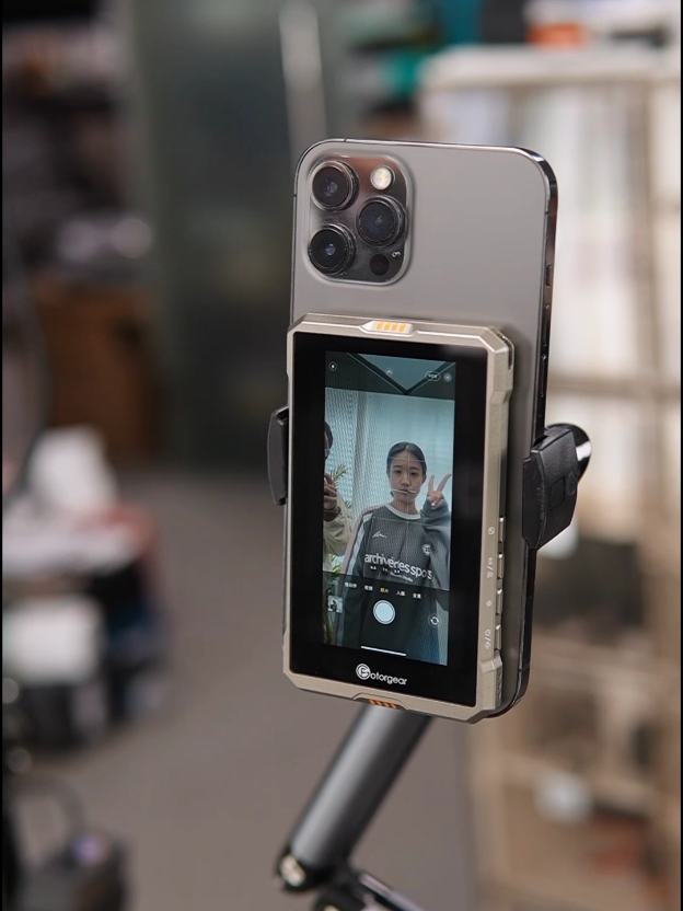 (Product Link Bio) Vlog Selfie Monitor Screen with Magnetic Clip Mobile Phone Wireless Screen Casting Using Back Camera Monitor,Low Latency,Easy Connect,Selfie Vlog Live Stream for TikTok,YouTube,iPhone & Android #aliawanmarketing #fouryou #unfreezemyacount #viral_video #foryo #foryoupageofficial 