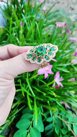 mèm ơi mẫu này mấy bà đi đám tiệc nó nổi cả khúc luôn mấy chế ơi ,nhẫn đính đá bản to nha#ngochieu67 #trangsuctitan #nhẫnđẹp #nhẫnđôi #nhẫnnữ #nhẫnvàng #nhannu #nhannuhoang #nhannuxinh #nhantitan 