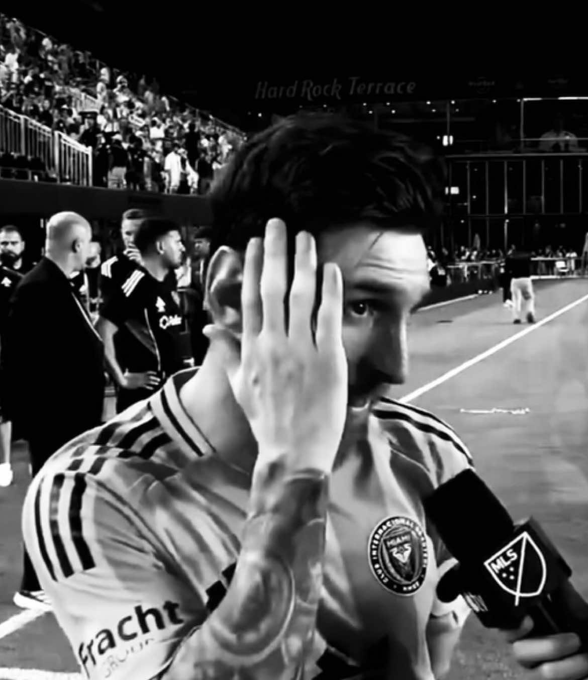 وش حصل بينك وبيني #messi #Barcelona 