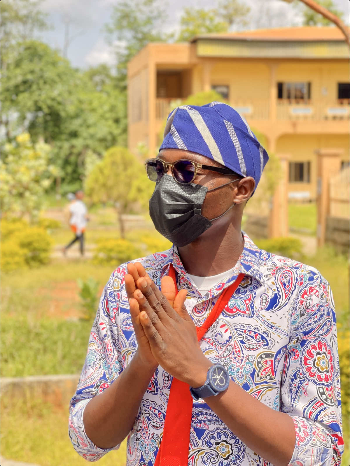 Of course I’m a fashionista ✌️😉😉#fashiontiktok #fashiondesigner #tailor #sewist #ilovesewing #viralvideos #SmallBusiness #tailoring #fashiontiktokforyou #fashiontiktok #clothing 