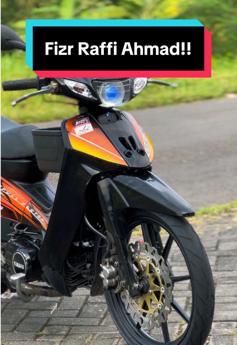 Unit Fiz r tahun 2002 asli orange ss lengkap off 2017 plat AG blitar spek : - ⁠velg vrossi baru - ⁠shock belakang yss - ⁠biled ala ala - ⁠spion 125z - ⁠knalpot std bedel - ⁠CDI ori - ⁠spull ori - ⁠karbu ori - ⁠kelistrikannya on semua - ⁠ban SK03 baru spek mesin: - os 100 std no shock - ⁠rasio std - pengapian std ori minus: - ⁠doble stater off - ⁠jagang tengah gaada Harga 13,5 juta nego lokasi malang jawatimur WA 081333123340 nb. Siap mengirimkan barang jika diberikan kepercayaan, utamakan vc. Harap cek profil sebelum melakukan transaksi. #fyp #fypdongggggggg #fizr #fizrindonesia #fizr_2stroke #duatakmenolakpunah #2tak #2taklovers #sentrogarage 