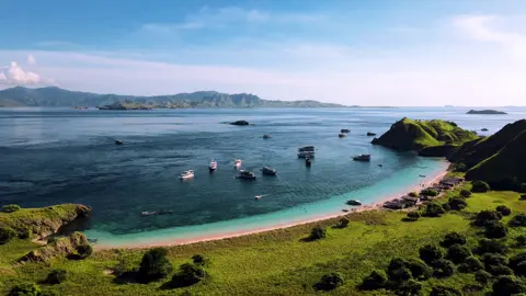 Keindahan kota kecil di pulau flores.🌼✨🍂🌴 #labuanbajo #wonderfulplaces #wonderfulindonesia #pesonaindonesia #beautifulview #landscape 
