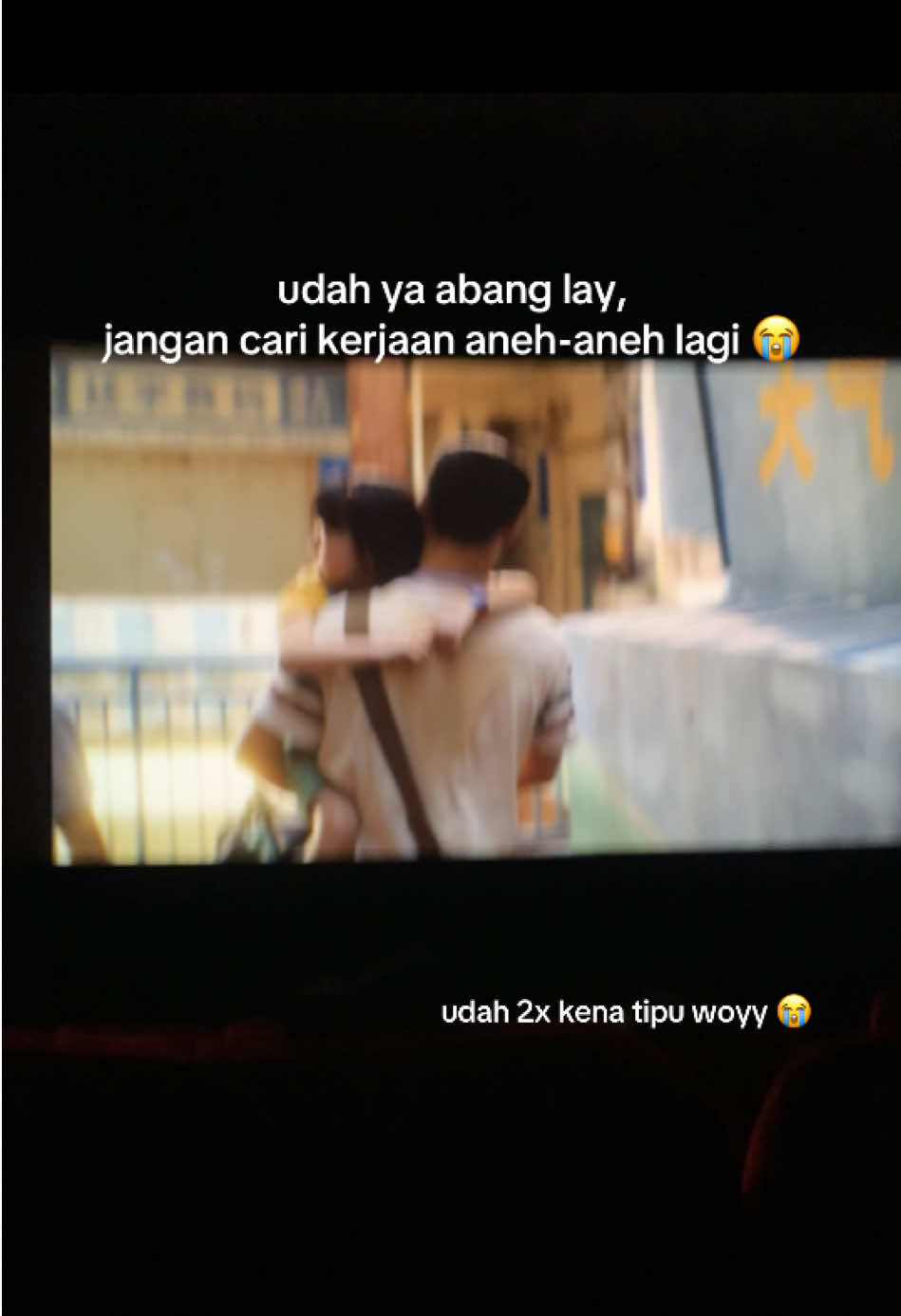 kayaknya lay spesialis pekerjaan aneh dan kena tipu ya? 😭😭🙏 #mumu #rekomendasifilm #lay #exo #fyp 