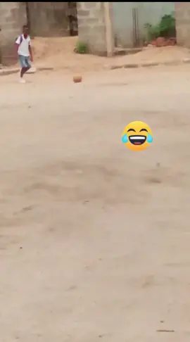 Balll prank 😅😁#fyppppp #sierraleonetiktok🇸🇱 #Mr Washington #Viral@Wendy Shay @Fizwiz @Lizzygoldofficial