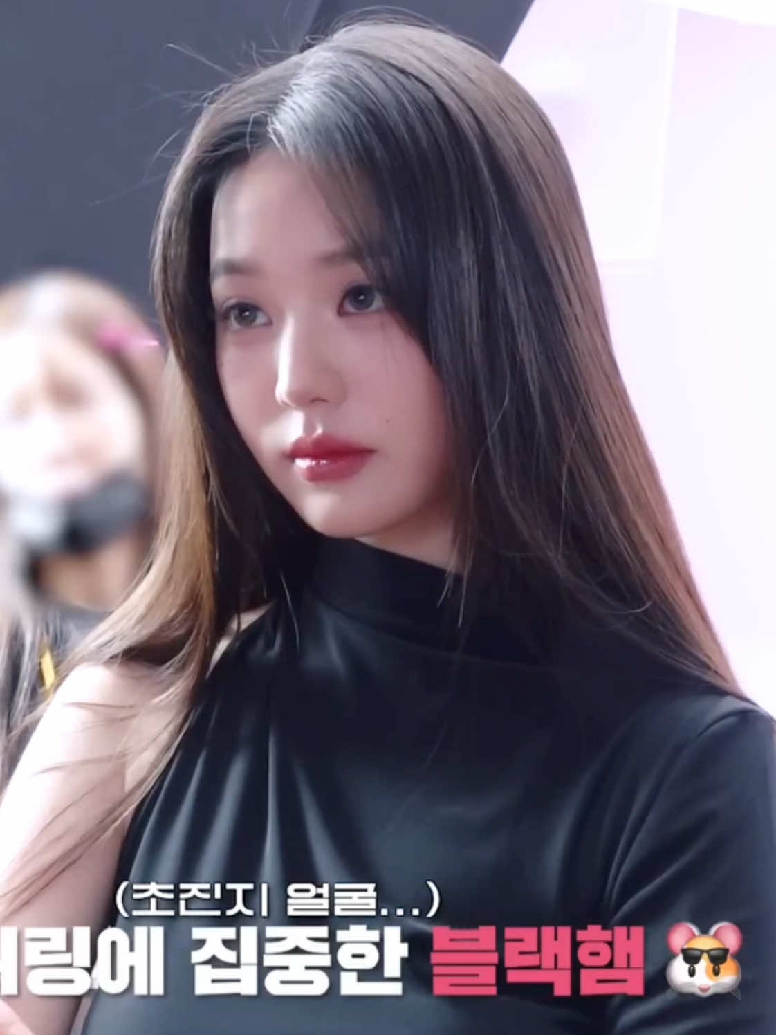 น้องวอนยองแค่ยืนเช็คงานหน้าจอมอนิเตอร์ จำเป็นต้องสวยขนาดนี้มั้ยคะ สวยมากก #Wonyoung #JangWonyoung #IVE #아이브 #장원영 #Dyson #다이슨 #behindthescenes 