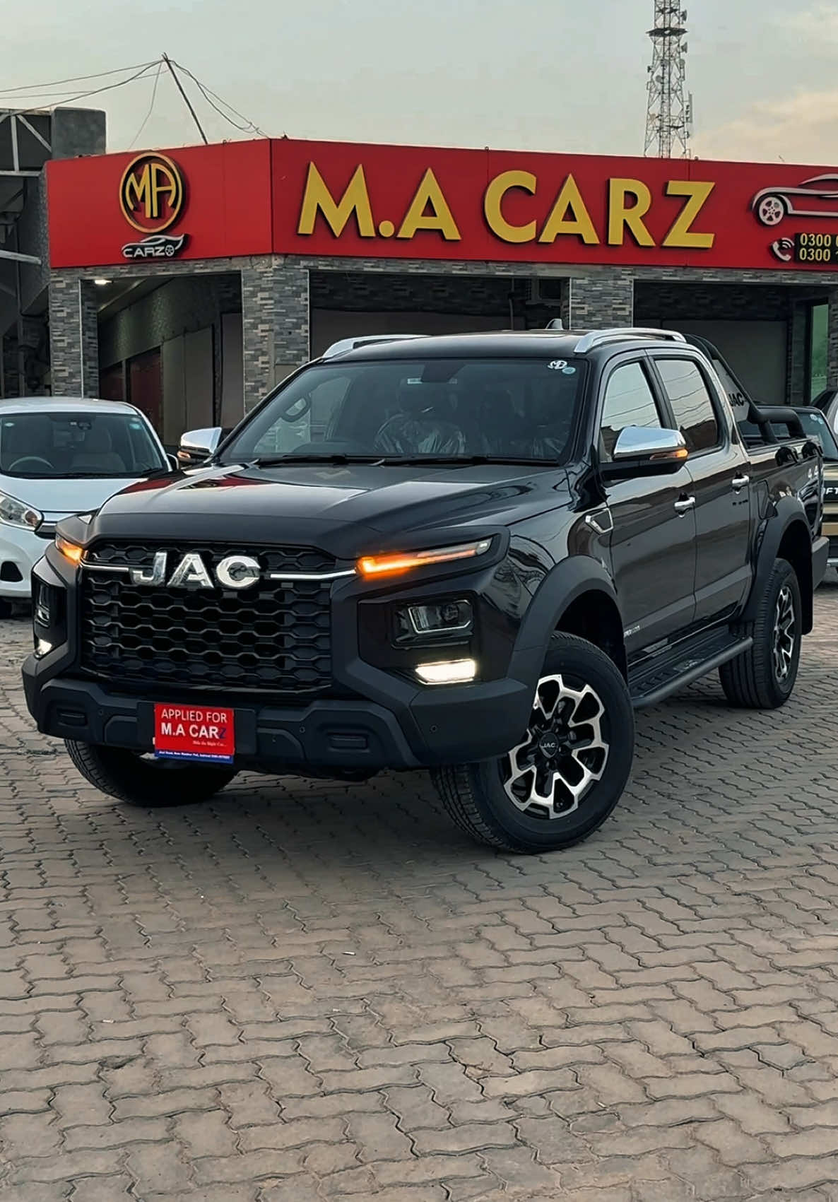 #JAC_T9_HUNTER 2.0 CTI Euro-II Diesel 4x4 2️⃣0️⃣2️⃣5️⃣ MODEL FRESH INVOICE  - 8 Speed Automatic Transmission  - 18 Inches Diamond Cut Alloy Wheels - 10.4 Inch Infotainment System With Android Auto & Apple CarPlay  - Heated Seats - Climate Control AC & Rear AC Vents - 3 Driving Modes  - Rain Sensors  - Tyre Pressure Monitoring  - 360 View Camera - Parking Sensors  - Sunroof - Wireless Charging  **********DEMAND #RS=11250000/.**********  📍M.A. CARZ G.T ROAD SAHIWAL.  📞03001350057 . Instagram / Facebook / TikTok / Snack video / YouTube: @macarzofficial . #macarzofficial #macarz #sahiwal #punjab #pakistan #jac #t9 #hunter #offroad 