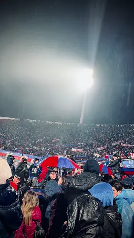 Juega para mi.. #losdeabajos🔴🔵 #universidaddechile🔵🔴 #udechile🔵🔴 #estadionacionalchile🇨🇱 #campeonatonacional🇨🇱 