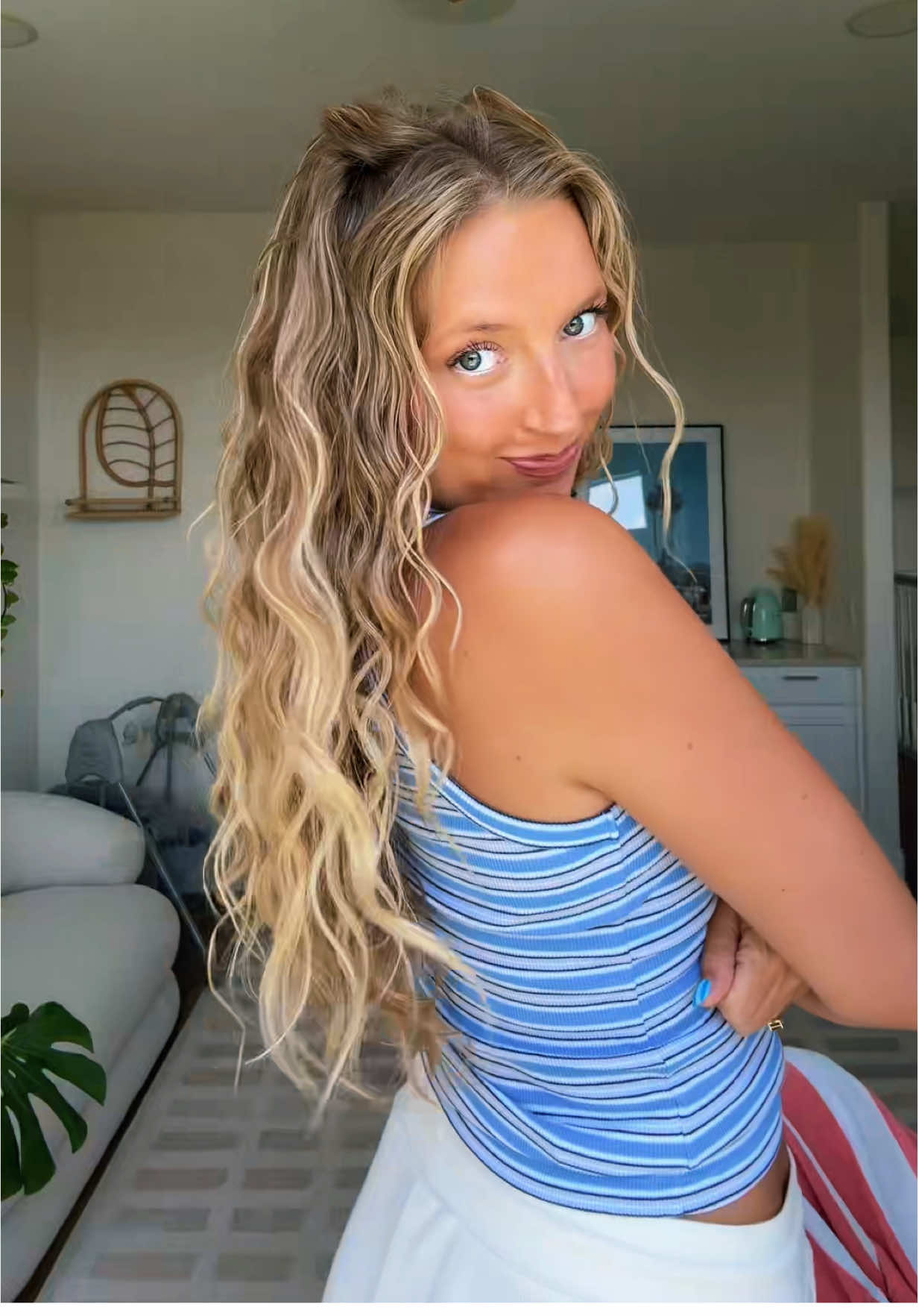 Sophie is the blueprint honestly 🫶🏼🌞   #wavyhairroutine #wavyhair #wavyhairroutine #mamamia #summerhair #wavyhairproduct #wavyhairtutorial 