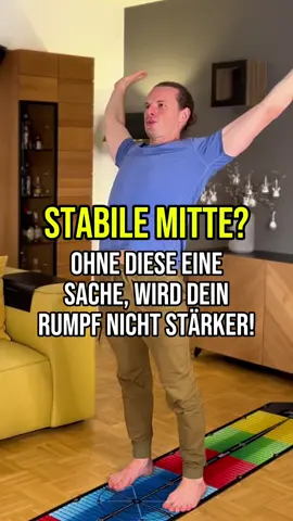 KOMMENTIERE CORE 👇 und ich sende dir kostenlos mein 30-minütiges Core-Training! 💪 Dein Rumpf wird nicht stärker, wenn du endlos statische Planks hältst oder Bauchübungen im Liegen machst. Der Schlüssel liegt in dynamischen, kontrollierten Bewegungen, die deine tiefen Muskeln aktivieren und gleichzeitig deine Haltung schulen. Nur so stabilisierst du deine Wirbelsäule und entlastest Rücken sowie Nacken nachhaltig. Warum du gerade meine Übungen machen solltest: ➡️ Dynamik statt Dauer: Jede Wiederholung fordert deinen Rumpf gezielt, ohne ihn zu überlasten. ➡️ Kontrolle statt Hast: Bewusste Bewegungen lehren dein Gehirn, Muskeln koordiniert einzusetzen. ➡️ Alltagstauglich statt kompliziert: Keine teuren Geräte, keine Fitnessstudio-Termine – nur du und dein Körper. Mit meinen 6 effektiven Übungen baust du gezielt Kraft auf, löst Verspannungen und verabschiedest dich von Schmerzen. KOMMENTIERE CORE 👇 und hol dir dein Video – denn nur Bewegung in der richtigen Form macht deinen Rumpf wirklich stark! 🚀💪 #CoreTraining #StabileWirbelsäule #RückenschmerzenLindern #HomeWorkout #Rückenstärkung #SchmerzfreiZuhause #DynamischeÜbungen #Rumpfstabilität #WirbelsäuleMobilisieren #AlltagstauglichesTraining #FitnessVonZuhause #VerspannungenLösen #Rückenfitness #StarkerRumpf #BeweglichUndSchmerzfrei