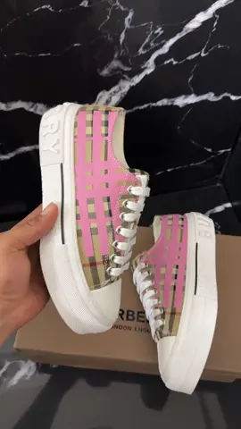 Pink😮‍💨🍓 Only at @deluxxeplug_ 🥷 @babesdeluxxeboutique🍓 #explorepage #explore #designer #shoes #zapatos #designershoes #viral #blowthisup #mexican #privada #corridos  #luxury #fresita #guerita #coqueta #coquette #cute #purses #deals #budgetdesigner #fyp #foryoupage #parati #fresita #guerita #morenita #designerpurse #dior #cute #fashion #viral #blowthisup #coquette #luxury #mexican #latina #OOTD #outfits 