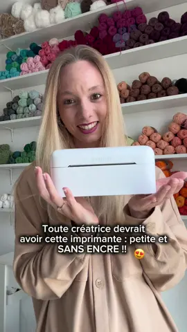🖨️ J’ai longtemps utilisé l’ancienne version de l’imprimante thermique Munbyn, que j’adorais déjà pour son efficacité et sa simplicité 🫶🏼 Alors quand la marque m’a proposé de tester leur nouveau modèle, j’étais ravie ! 🎉 ✨ Cette nouvelle version est encore plus pratique : connectée en Bluetooth, elle me permet d’imprimer mes étiquettes sans câble, directement depuis mon téléphone 📱 Et le petit support intégré ? Tellement pratique pour poser les rouleaux ! Bref, un vrai coup de cœur pour mon atelier 📦 . 🎁 -10 % avec le code MUNPRINT402B 📎 Le lien est en bio (non affilié, je ne touche rien dessus, c’est juste pour vous aider 😉) 💌 Le produit m’a été offert dans le cadre d’une collaboration commerciale non rémunérée.  . . #Munbyn #ImprimanteThermique #CréatriceFaitMain #AtelierOrganisé #PetiteEntrepriseCréative #EntrepreneuseCréative #PackagingInspiration #MakersGonnaMake #OrganisationAtelier #faitmainavecamour @MUNBYN 