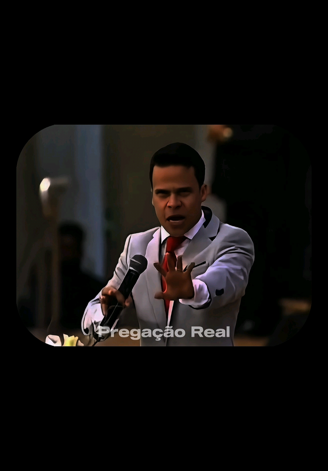 Sua hora vai chegar. Para aqueles que decidiram confiar em Deus, mesmo quando tudo parecia contrário. Para os que seguem firmes, servindo com amor, plantando em lágrimas, orando em silêncio e fazendo a obra sem buscar aplausos — a recompensa virá. Deus não ignora o coração fiel nem o esforço daquele que O serve com sinceridade. Ele vê cada renúncia, cada sacrifício escondido, cada momento em que você escolheu obedecer quando era mais fácil desistir. O tempo da colheita está chegando. Aquilo que hoje parece ser invisível aos olhos humanos está sendo visto pelos olhos de Deus. Espere n’Ele. Continue. Porque a recompensa que vem do céu é sempre maior do que a que o mundo pode oferecer. #elizeurodrigues #pregação #cristão #motivação #reflexão 