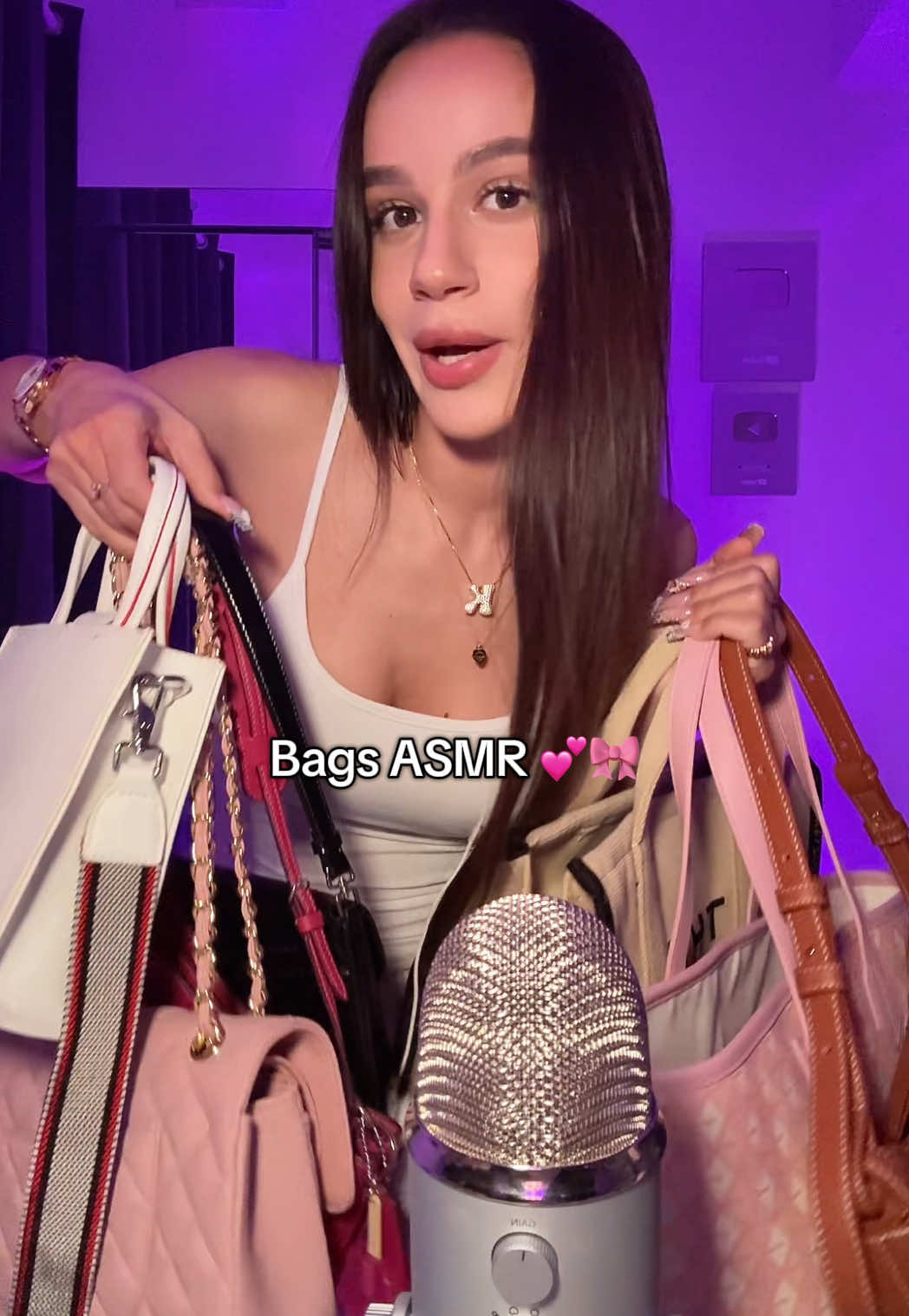 Pink emojis bag is from @Vonto !😍❤️🎀💕 #asmr #asmrcommunity #asmrsounds #asmrrelax #asmrvideo #asmrsound #asmrvids #asmrtingles #asmrtriggers #tingles #sleep #sleepy #asmrsleep #whisper #whispers #whispering #asmrwhispering #asmrtriggers 