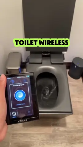toilet auto nyala, gak pake tombol. canggih banget! Hashtag: #toiletcanggih #smartliving #teknologirumah #autonyaman #fyp2025 