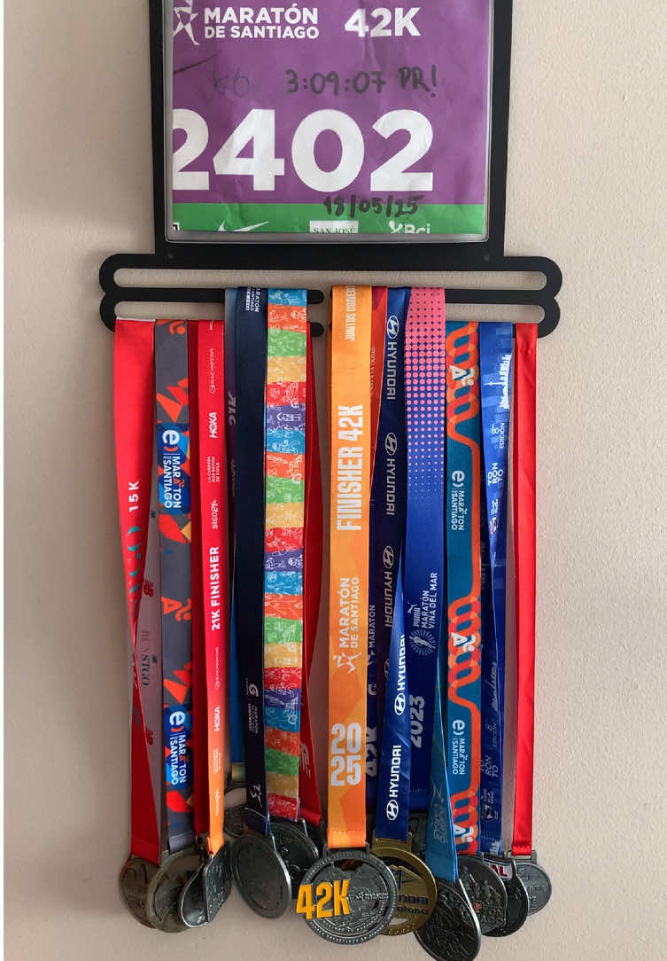 Tercera maratón al bolsillo y con mejor tiempo!  #Running #runningman #runtok #runnerthings #marathon #marathonprep #maraton #maratondesantiago 