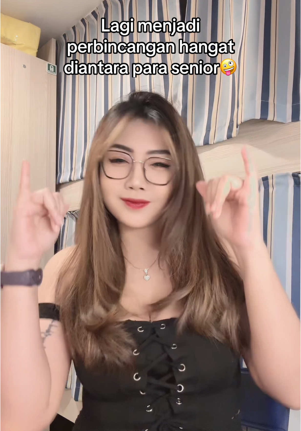 🫵🏻🤪#sailorwomen⚓ #sailorwomen #salamsatujangkar #seaman⚓ #bukanpelautidolamu #kulikapalpesiar #pelautidolamu #pelautcantik #foryoupage #fyp #beranda 