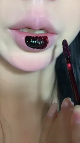 Sheglam peel off lip liner stain ✨ تنت ثابت من شيكلام ممكن استخدامة كتحديد او على كامل الشفة ثباتة جدا عالي يبقة لمدة 8 ساعات ♥️✨✨ متوفر ٣ درجات  السعر 6 الاف