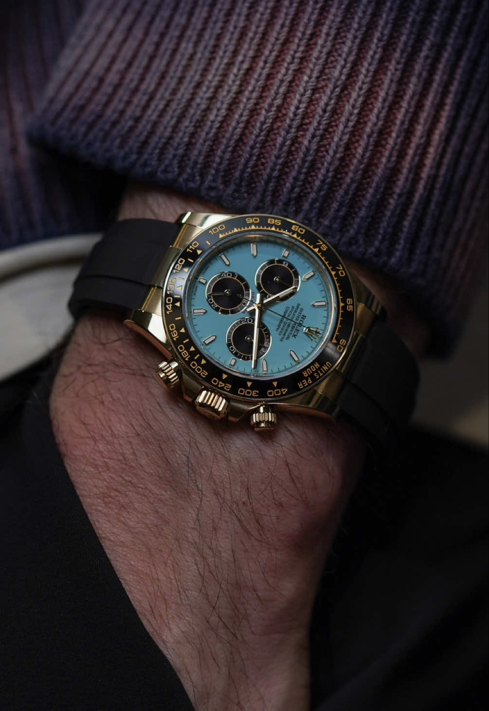 The new 2025 Rolex Cosmograph Daytona (ref. 126518LN) is here! Available NOW at BQ Watches!📲 This vibrant Rolex Cosmograph Daytona pairs an 18ct yellow gold case with a bold turquoise lacquer dial, housed on the signature Oysterflex strap.  With black Cerachrom bezel & subdial rings, this is one of the most visually striking modern Daytonas. Available to purchase TODAY at BQ Watches — DM us or call us on 01923 85 58 58 to find out more!📲 #Rolex #Daytona #RolexDaytona #TurquoiseDial #YellowGold #Oysterflex #BQWatches #LuxuryWatches #WatchCollectors #WatchesOfInstagram #Chronograph #watchtok #watchesofig #watchesofinstagram #horology #luxury #luxurywatch #rolexwatch #rolexwatches 
