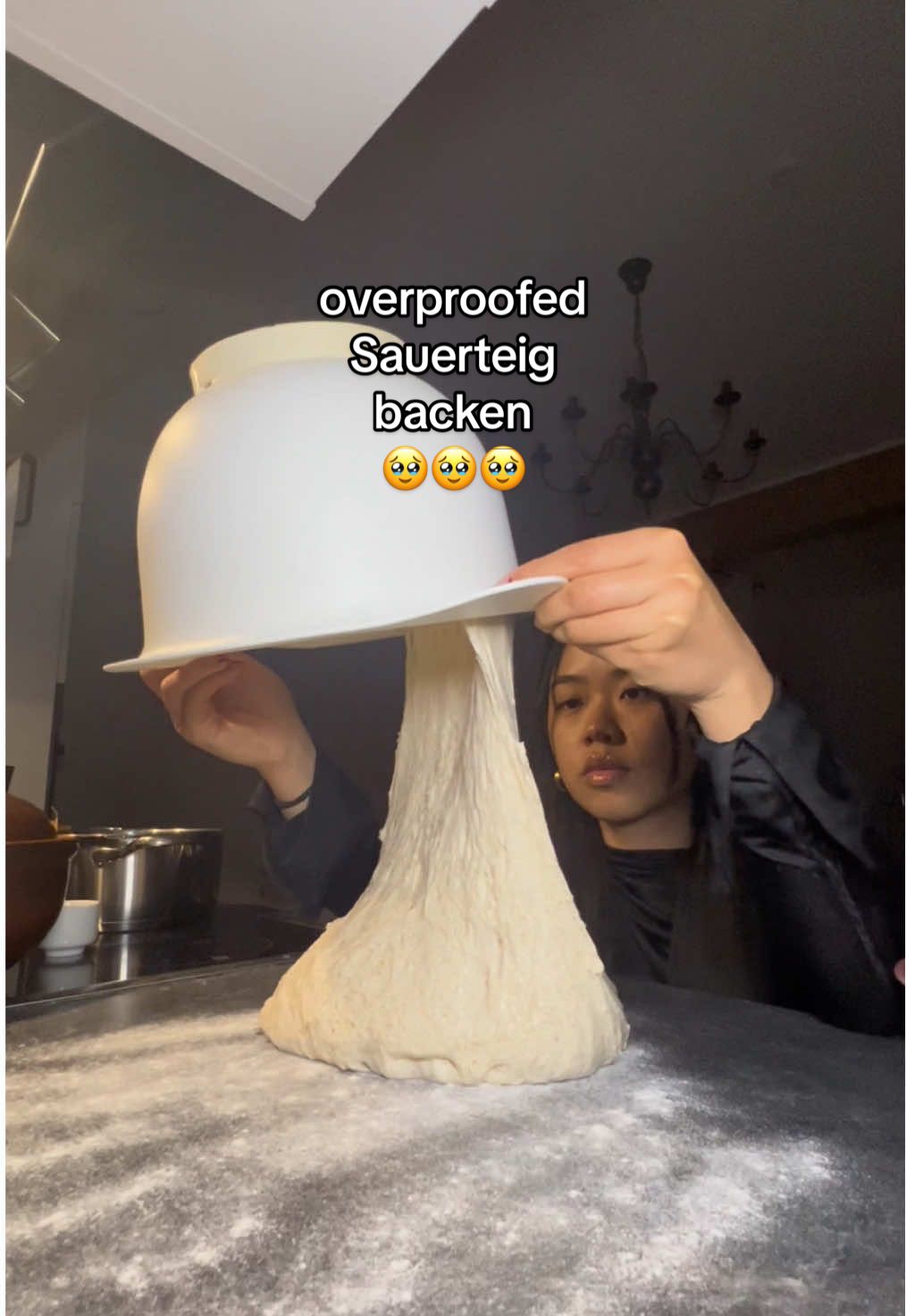 Ich backe ein overproofed  Sauerteigbrot 🍞🥹 Stellt euch nen Wecker und seid nicht wie ich 😔 #sauerteig #sauerteigbrot #overproof #overproofed #tipps #rezept #falttechnik #brot #backen #sourdough #küche #sourdoughbread #scoring #schnittmuster #zerfallen #tricks 