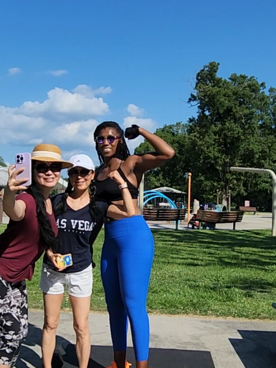 This was such a cute encounter!🥰 In their 60s looking youthful! 💅🏾 I  LOVE networking and meeting people at the park, in the sun, vibes high and positive, and good energy. Get out today for fresh air and sunlight and MOVE that body! ☀️ The MOVEment will be televised!! #moveformentalhealth #workoutwednesday  #outdoorworkout #sunshine☀️ #freshair #fitmama #csectionmama #csectionmom #sunkissed #strongmom #strongmama #getactive #gooutside 
