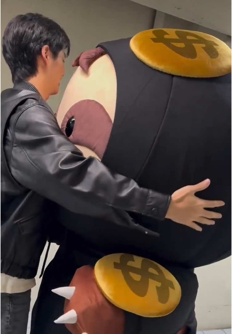 น้องมิคกับน้องสำรวยน่ารักกันมากจริงๆ พี่มิครักน้องสำรวยน้าาา เดวพี่มิคเอามาการองซูรีมาให้น้องสำรวยนะ @mickmetas #mickmetas @SAMRUAY #samruay #BoysInLoveSeriesEP5 #BoysInLoveSeries 