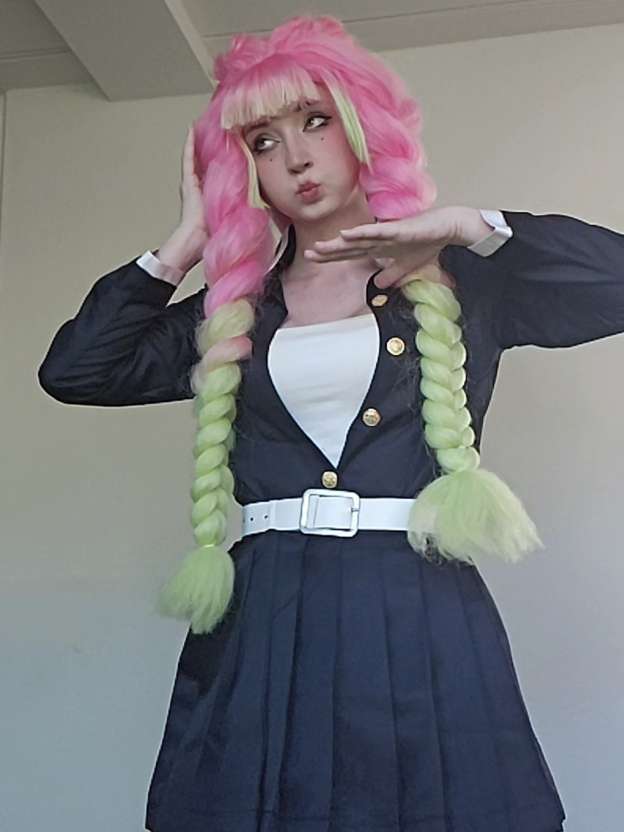Ready for MCM! Tomorrow I'll post my lineup (or check my story!) (insta: @sususcosplays) #mitsuri#mitsuricosplay#demonslayer#demonslayercosplay#cosplay#dance#fyp#viral 