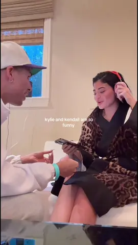 Part 2 | they are so iconic and funny #kendalljenner #kyliejenner #Lifestyle #funnymoment #fyp #hulu #kuwtk #funny