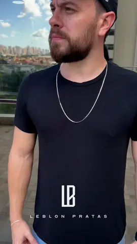 Pega os detalhes dessa joia 🤩. A Grumet 2mm é uma peça coringa que combina com qualquer estilo.  #prata925 #correnteprata #joiasmasculinas #estilomasculino #leblonpratas #modamasculina #pratamasculina #correntegrumet #joias #colar 