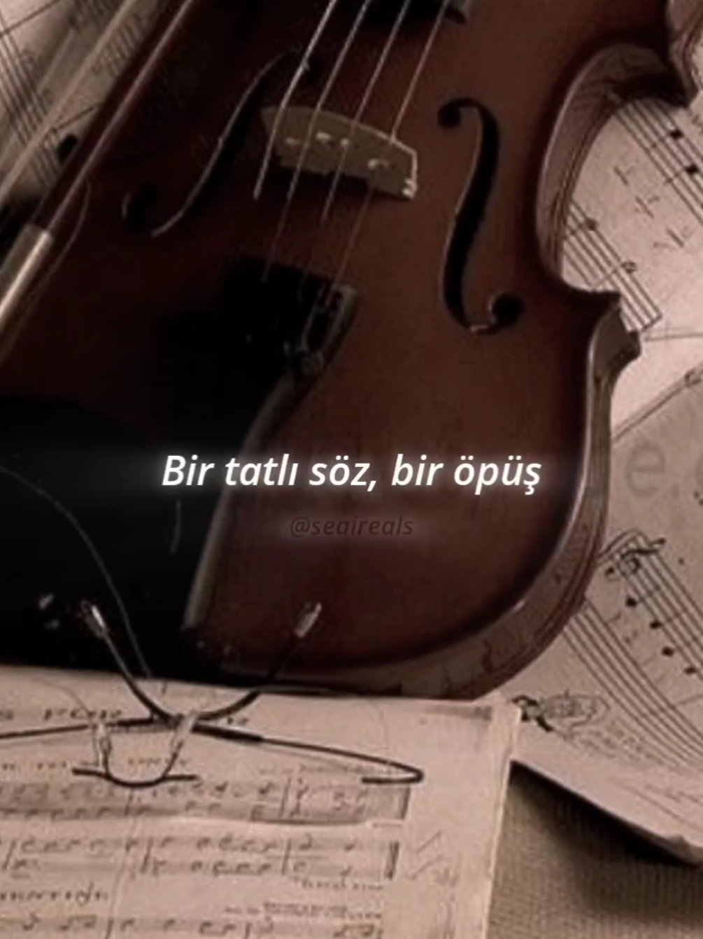 Sevdalı bir tek bakış yeter bana. #fy #kesfet #lyrics #fyp #sezenaksu 