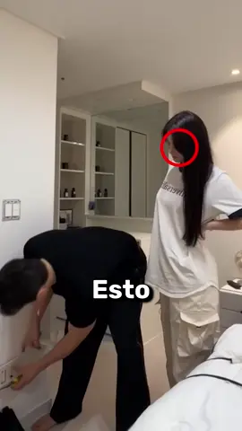 Esto pasa cuando una esposa le pide a su marido, que ni ha comido, que instale un enchufe y un interruptor. Todo parecía ir bien hasta que probaron el secador de pelo… ¡el resultado los dejó boquiabiertos! Una obra maestra de ingeniería inesperada. Si te sorprendió, dale like. #IngenieríaCasera #SorpresaElectrica #HazloTúMismo #IngenioEnCasa #ObraMaestra #ElectricidadCreativa #ViralEnTikTok #datoraro  Disclaimer:This information is taken from the internet which may or may not be true we do not want to spread any fake news. The content provided by this channel is meant for EDUCATIONAL PURPOSE only. Copyright Disclaimer:- Under section 107 of copyright Act 1976, allowance is made for FAIR USE for purpose such a criticism, comment, news reporting, teaching, scholarship and research. Fair use is as permitted by copyright statues that might otherwise be infringing. Non-profit, educational or personal use tips the balance in favor of FAIR USE.