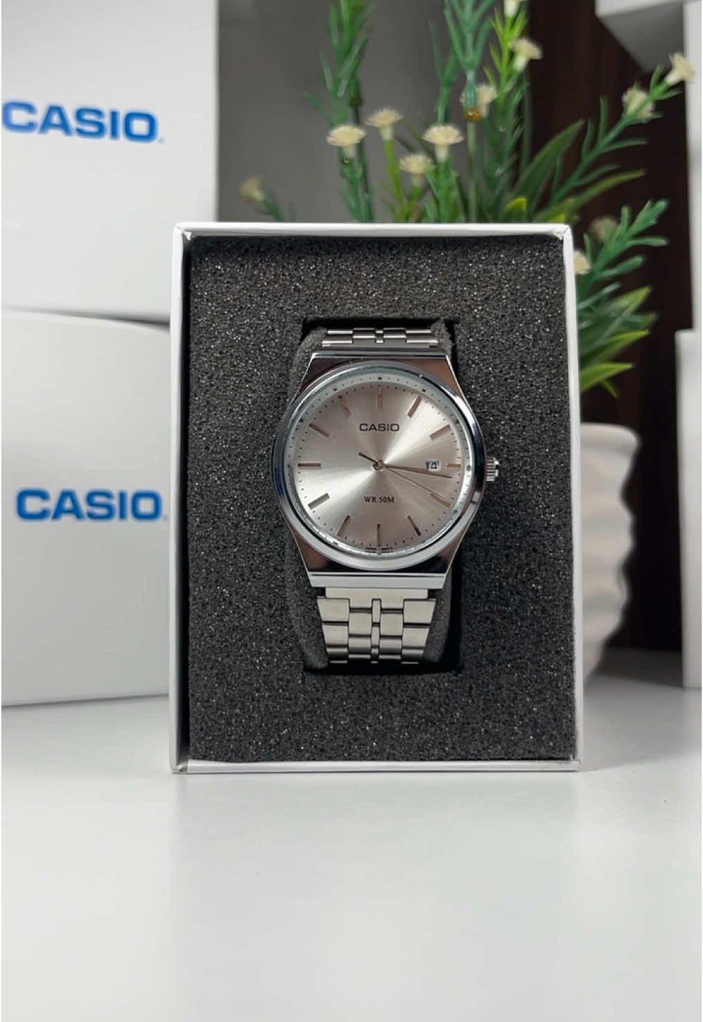 Casio Classique White ✨ - Matière : Acier inoxydable  - Mouvement : Quartz - Calendrier complet  - Avec sa boîte - Livraison 58 Wilaya 🇩🇿 - Passer votre commande par message sur Instagram 📲.  #algerie🇩🇿 #شعب_الصيني_ماله_حل😂😂 #جزائر #watch #algerie #algeria #sunglasses #women #explore #pourtoi #foryoupage 