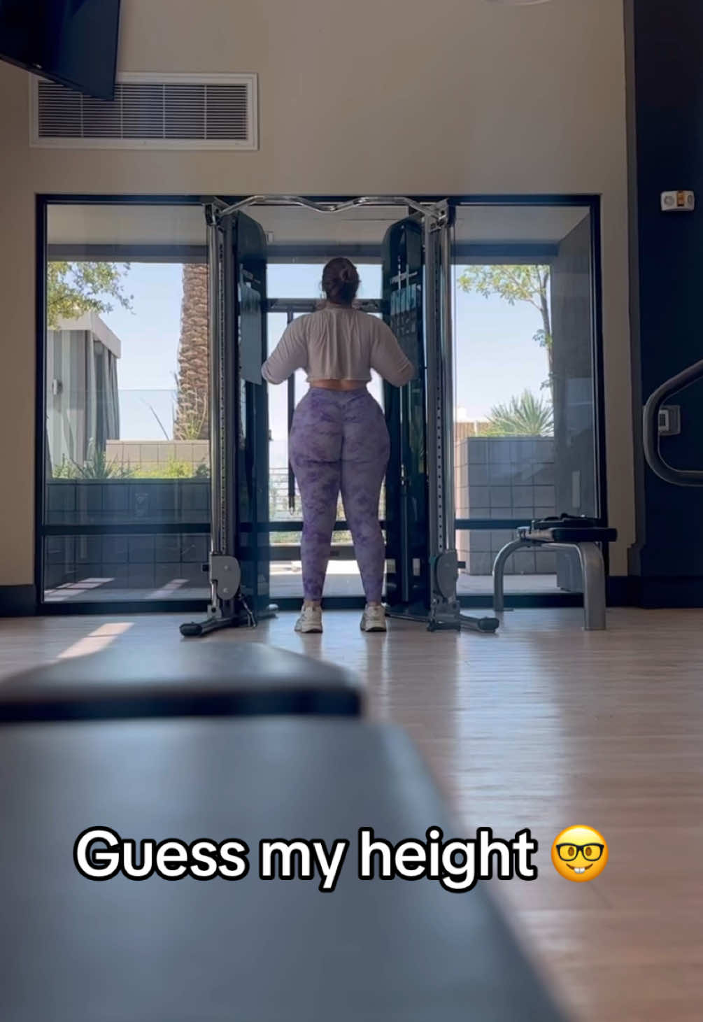 When you’re as tall as the pull up bar 😆💪🏼 #tallgirl #thicktok #GymTok #fyp #trending 